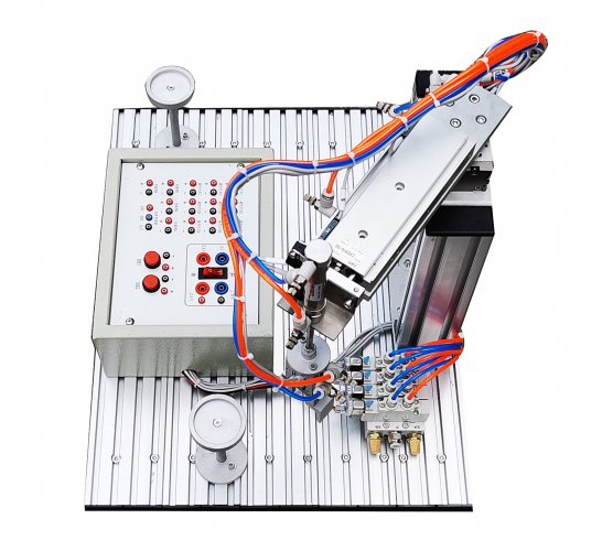 �Cе�֌�Ӗ(x��n)ģ��