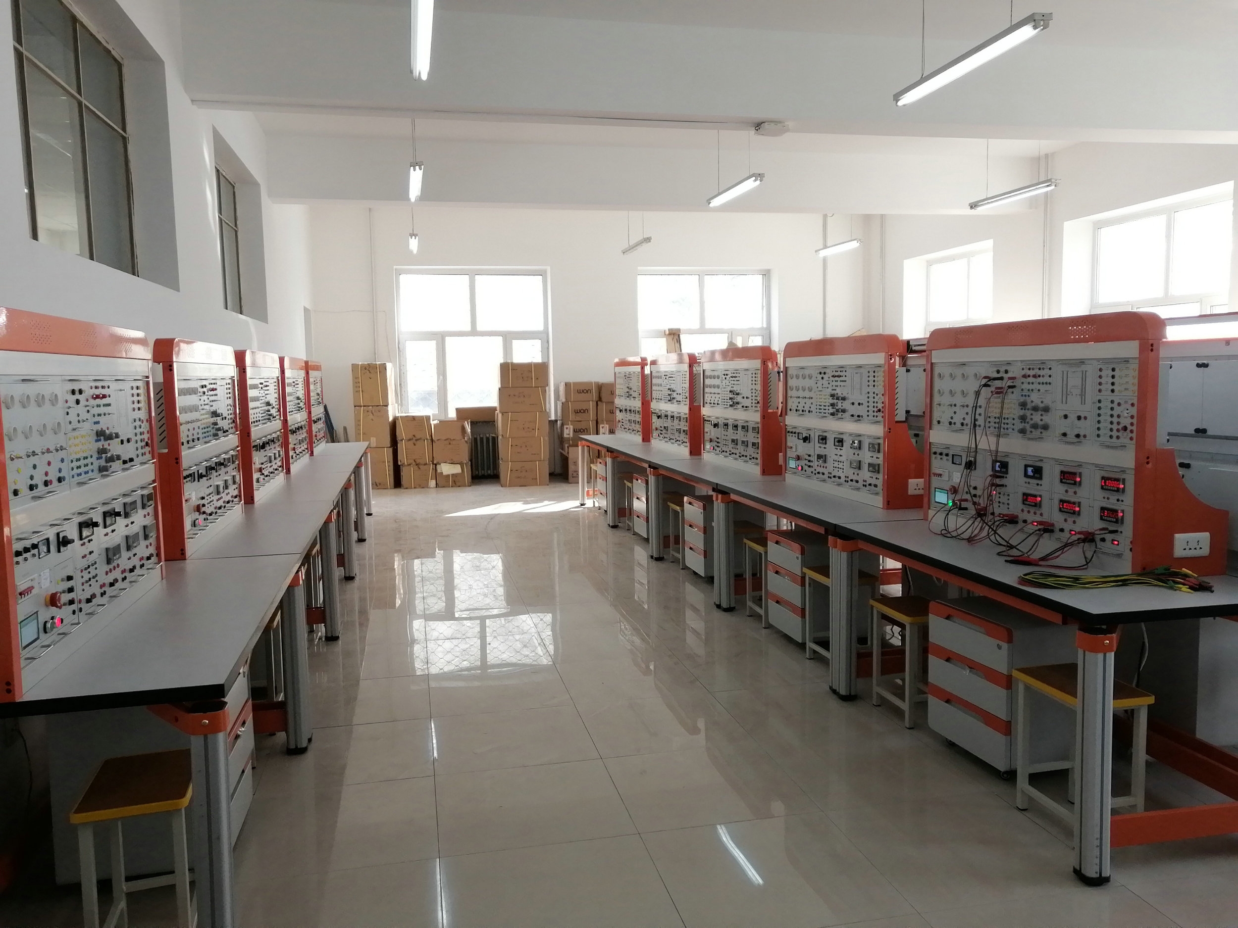 互聯(lián)網(wǎng)虛實結(jié)合電工技術(shù)實驗平臺