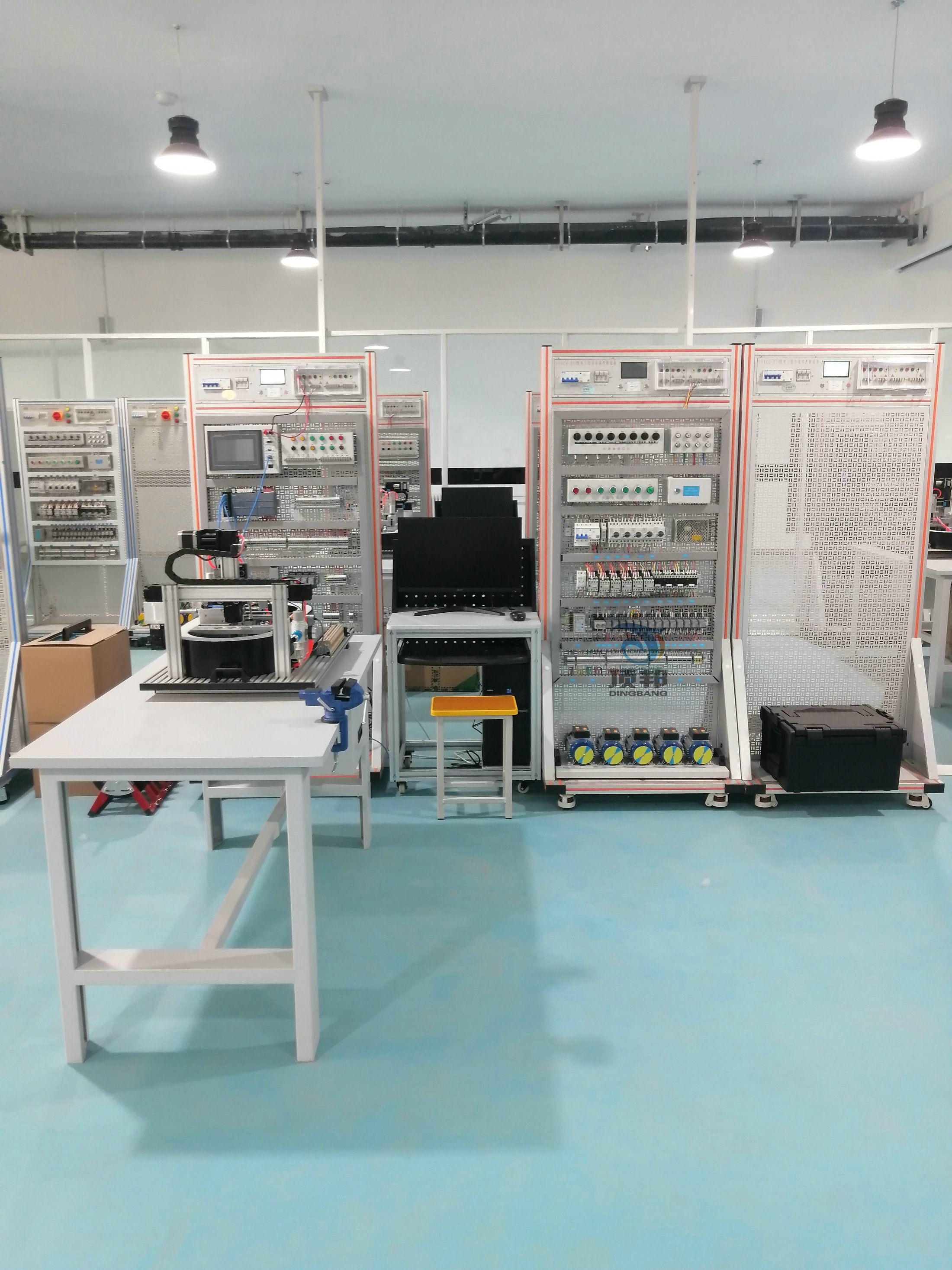 電工綜合實(shí)訓(xùn)考核設(shè)備