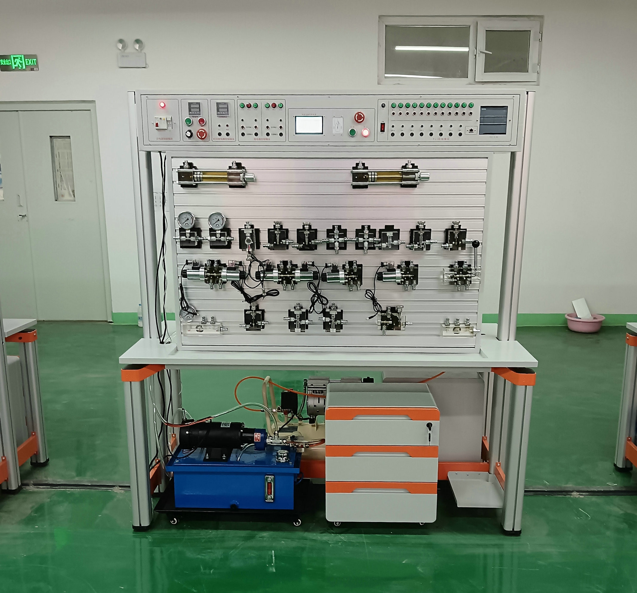 ͸��Һ��PLC���ƽ̌W(xu��)��Ӗ(x��n)�b��