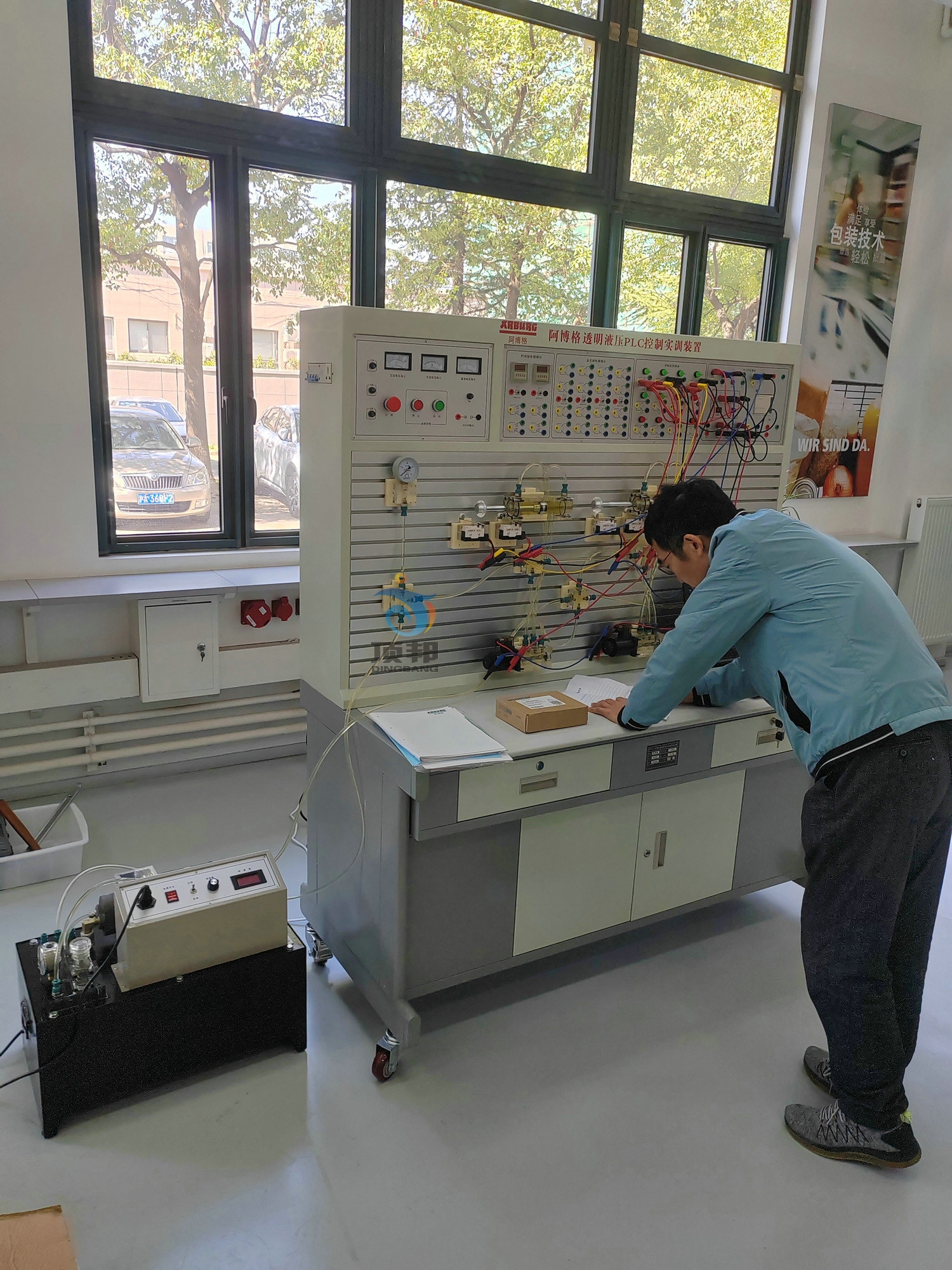 透明液壓PLC控制實訓(xùn)裝置