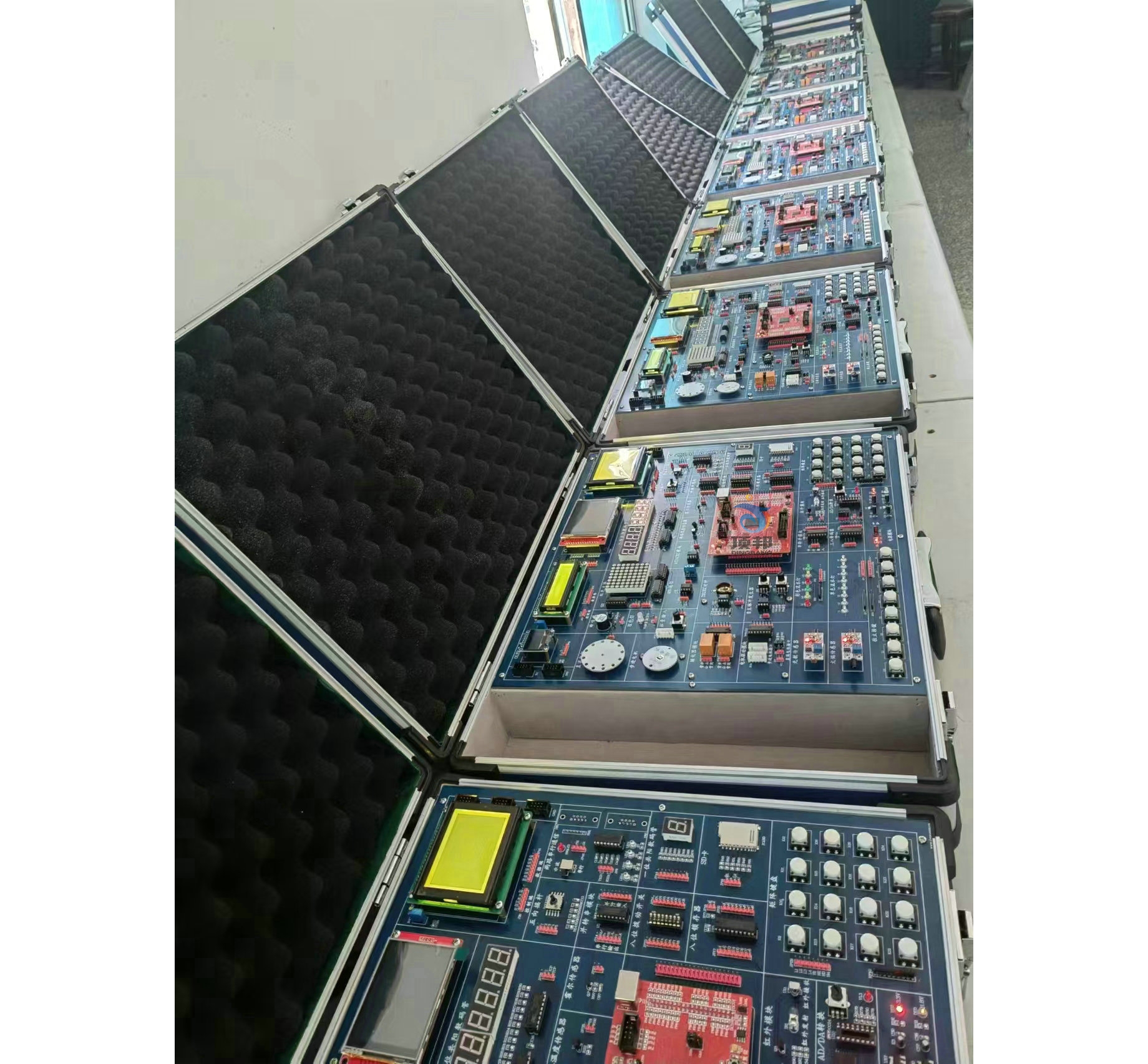 嵌入式單片機(jī)實訓(xùn)箱