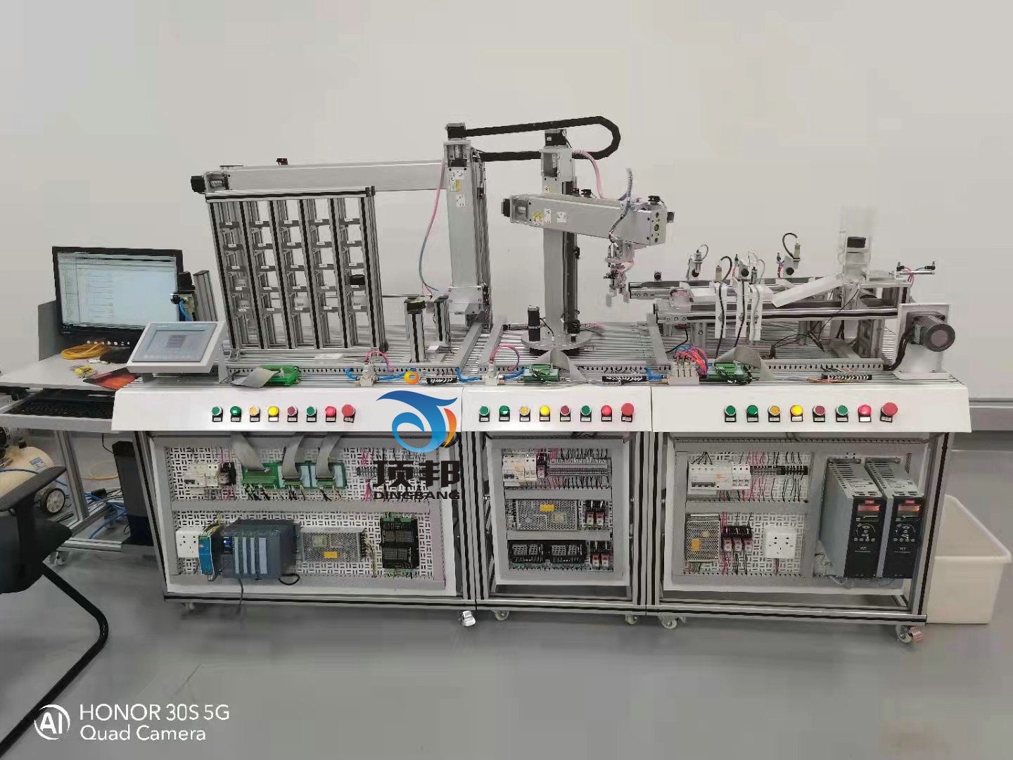 �F(xi��n)�������}���Ԅӻ����ϵ�y(t��ng)